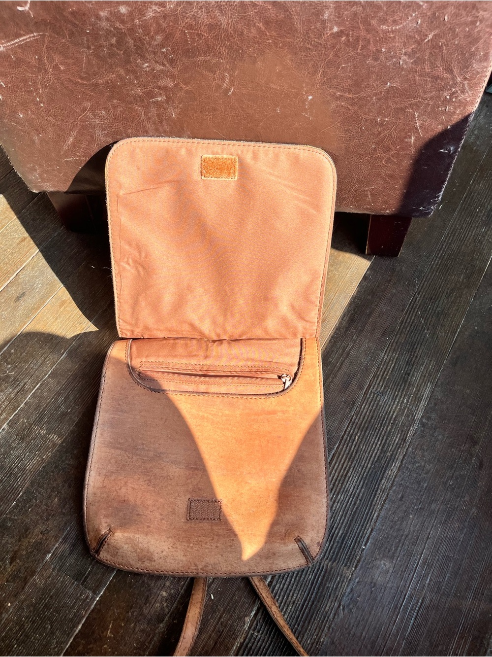 Leather (100%) Crossbody Bag with Floral Applique - Tan - Picture 3 of 3